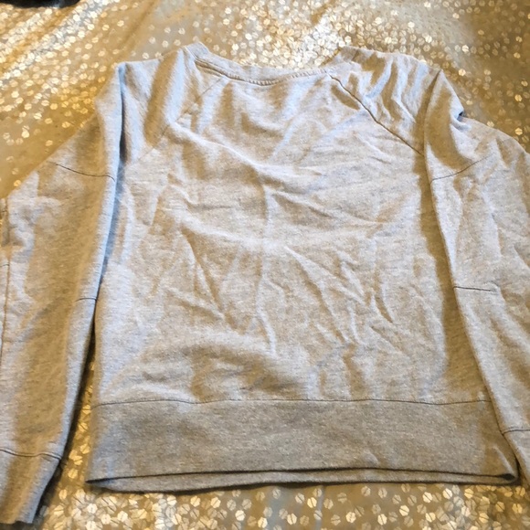 Pullover with poly front print - Picture 4 of 5